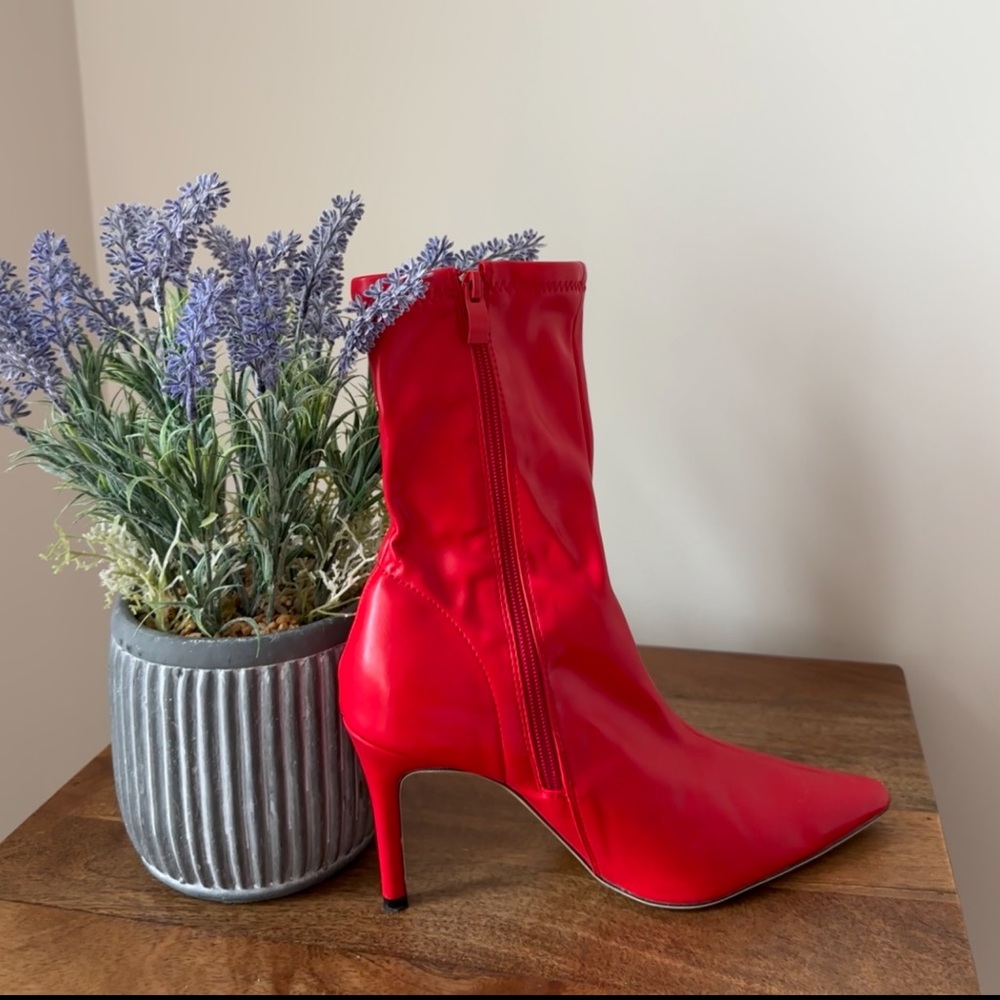 Red Heels - Picture 4 of 5
